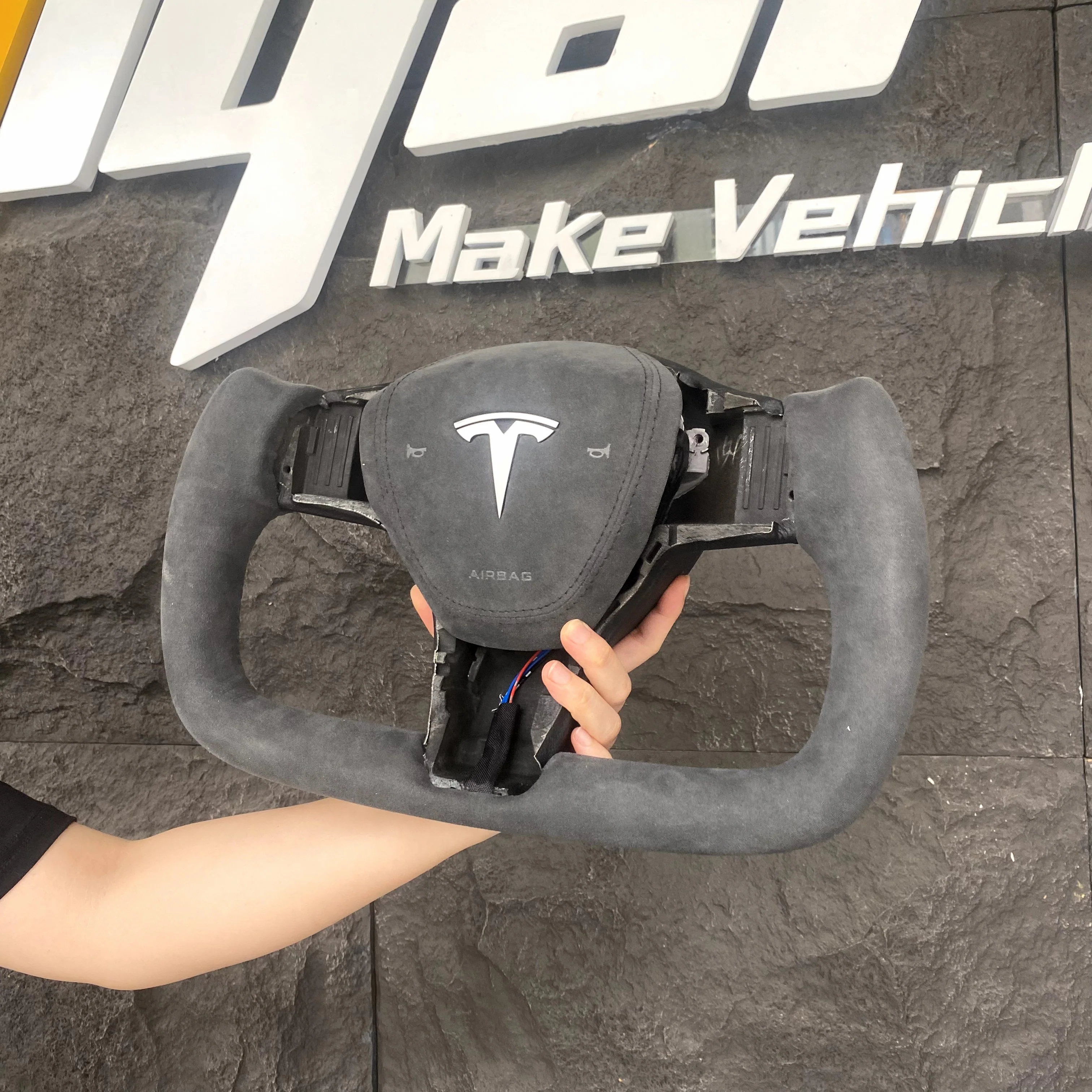 Custom Yoke Style Carbon Fiber Steering Wheel For Tesla Model 3/ Y - Image 4
